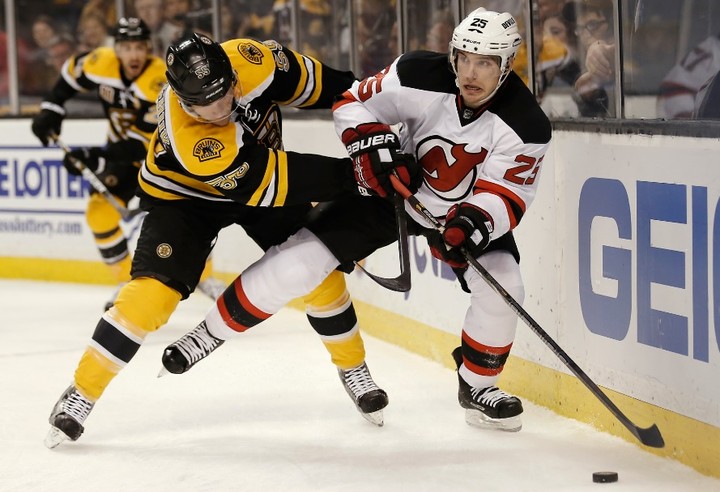 Odohral 365 zápasov v NHL, teraz si buduje kariéru rozhodcu